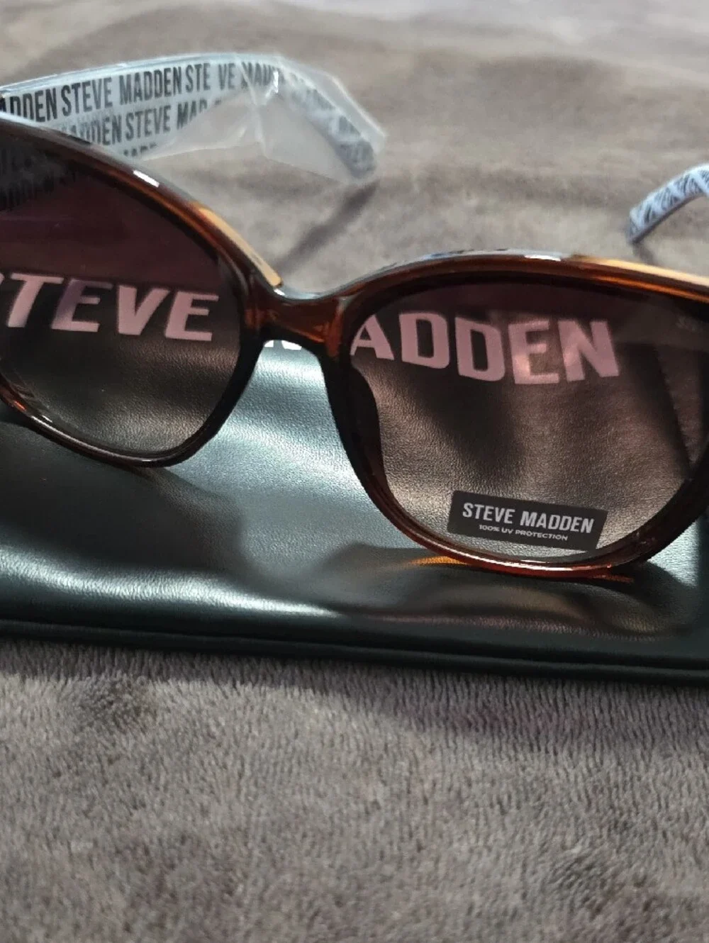 Steve Madden Shelbea Sunglasses NWT W/ Case & Cleansing Cloth
